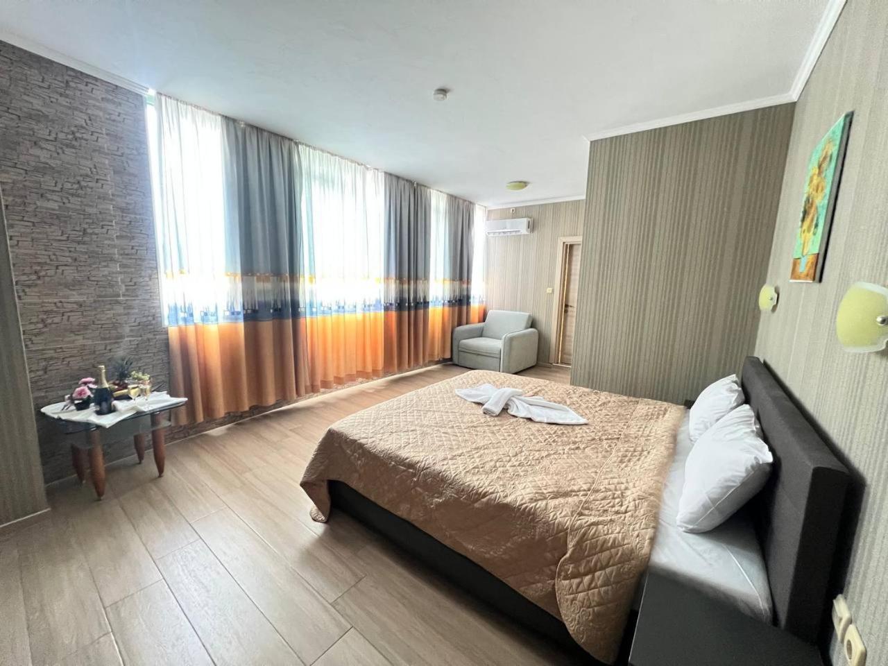 Hotel Family Gallery
